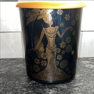Tupperware Dia De Los Muertos  Day of The Dead Canister. NEW WOT RARE FIND